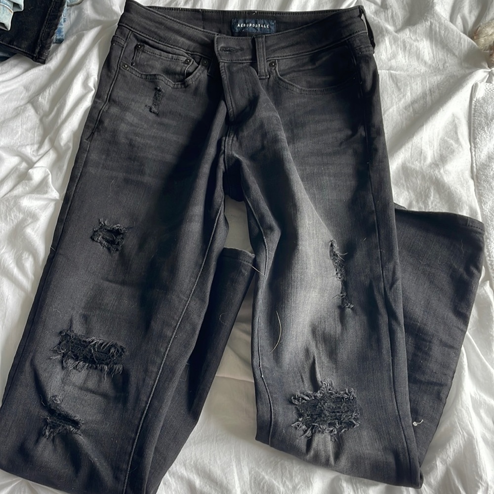 Aeropostale black ripped skinny jeans